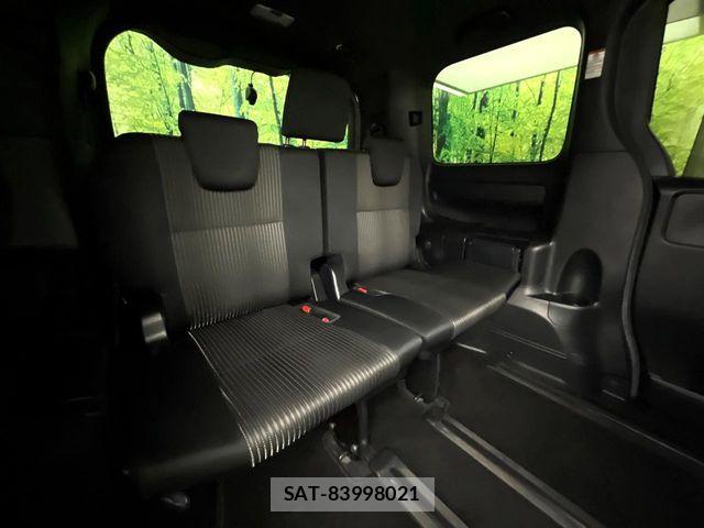 Toyota VOXY 2020-03 8882874-9