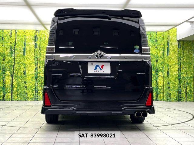 Toyota VOXY 2020-03 8882874-15