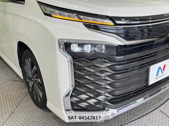 Toyota VOXY 2022-04 8882869-12