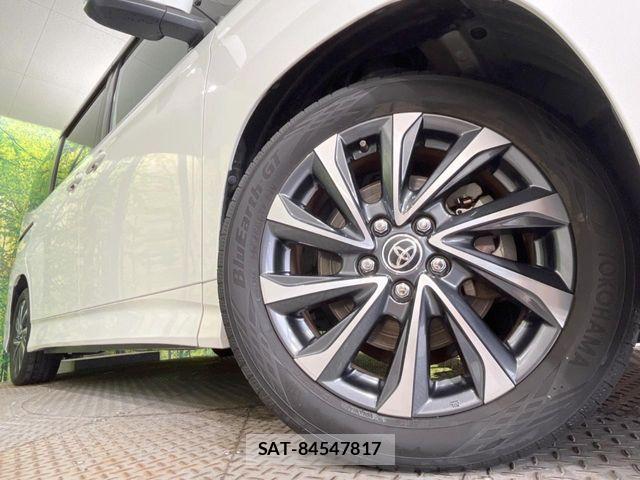 Toyota VOXY 2022-04 8882869-13