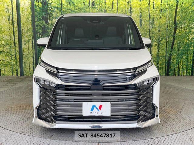 Toyota VOXY 2022-04 8882869-14