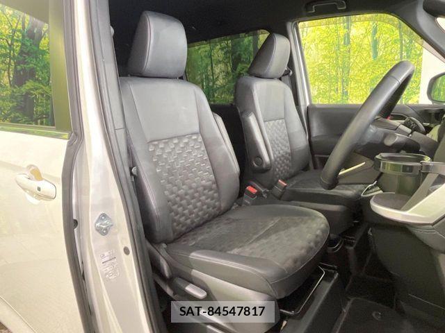 Toyota VOXY 2022-04 8882869-7