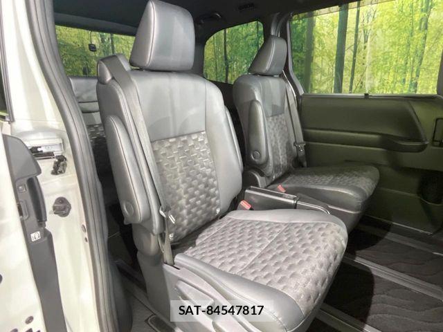 Toyota VOXY 2022-04 8882869-8