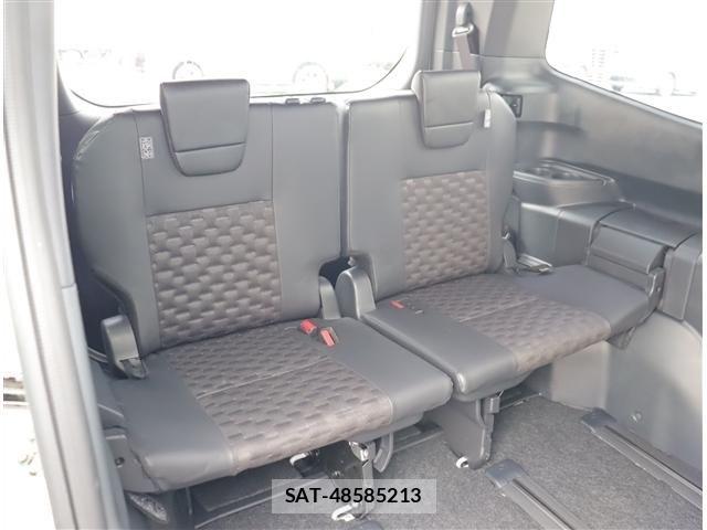 Toyota VOXY 2024-04 8882864-6