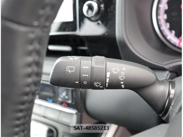 Toyota VOXY 2024-04 8882864-14