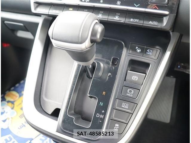 Toyota VOXY 2024-04 8882864-17