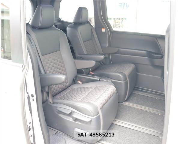 Toyota VOXY 2024-04 8882864-5