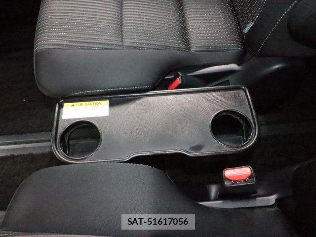 Toyota VOXY 2019-02 8882878-9