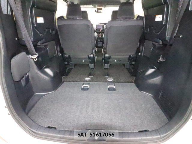 Toyota VOXY 2019-02 8882878-12
