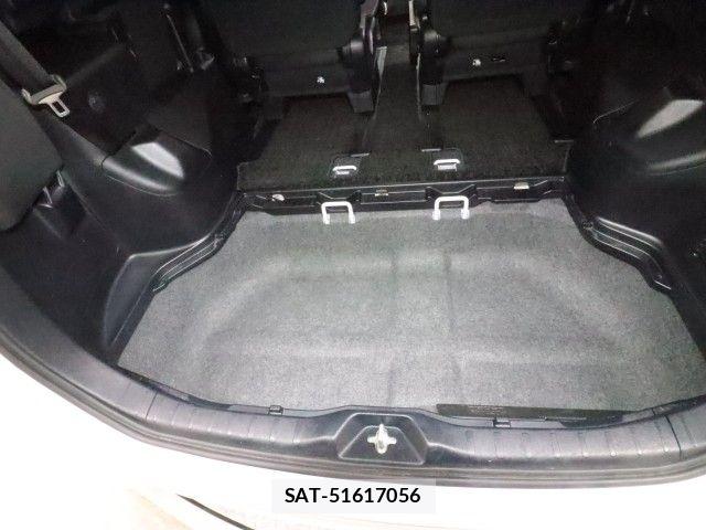 Toyota VOXY 2019-02 8882878-13