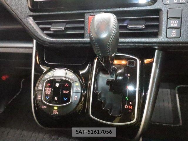 Toyota VOXY 2019-02 8882878-19
