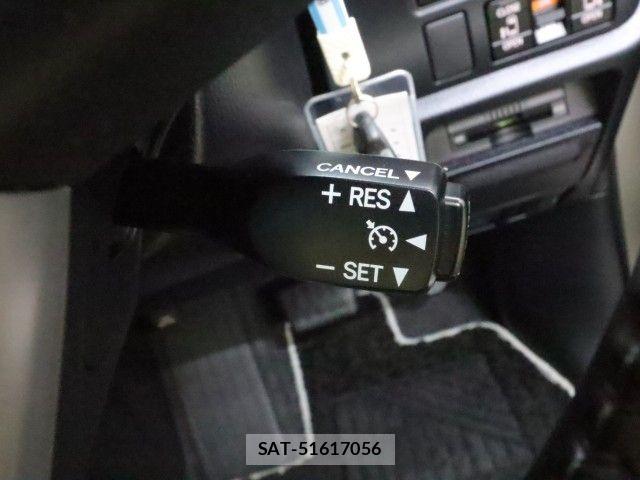 Toyota VOXY 2019-02 8882878-21