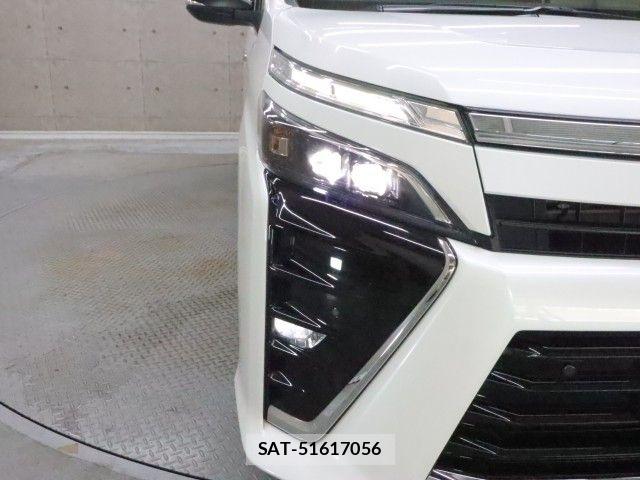 Toyota VOXY 2019-02 8882878-27
