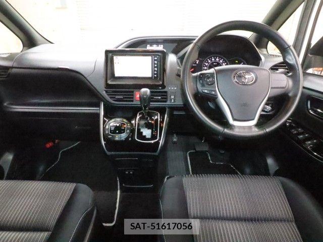 Toyota VOXY 2019-02 8882878-2
