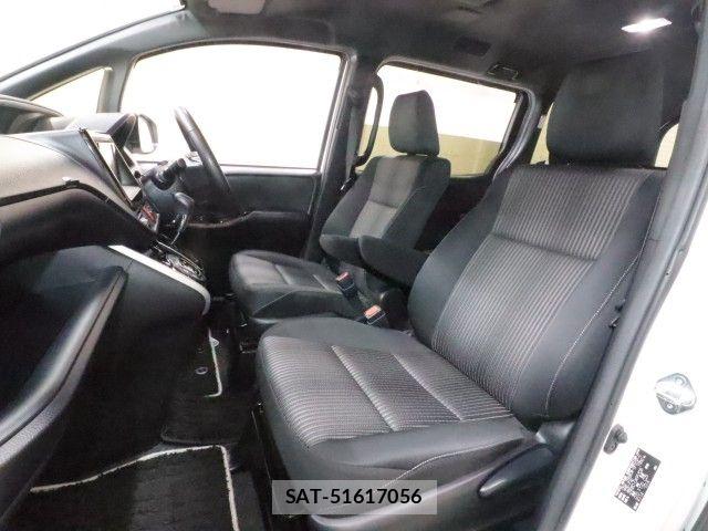 Toyota VOXY 2019-02 8882878-6