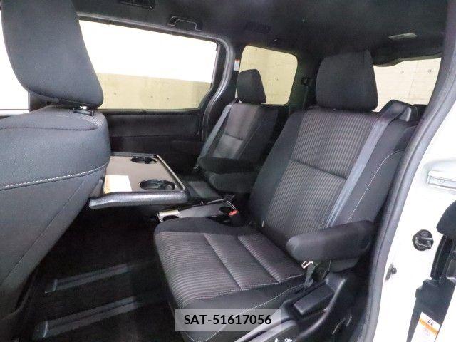 Toyota VOXY 2019-02 8882878-7