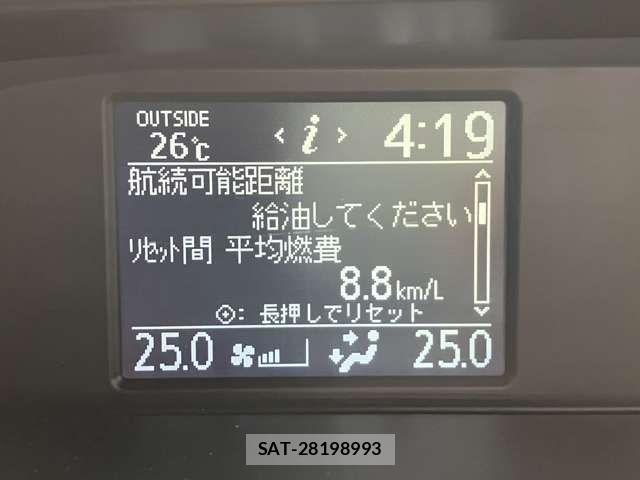 Toyota VOXY 2017-03 8882885-9