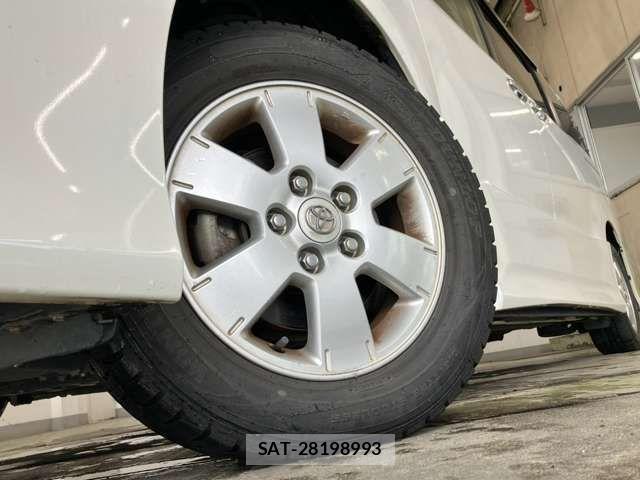 Toyota VOXY 2017-03 8882885-15