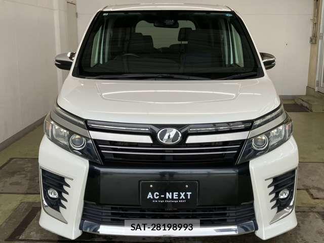 Toyota VOXY 2017-03 8882885-16