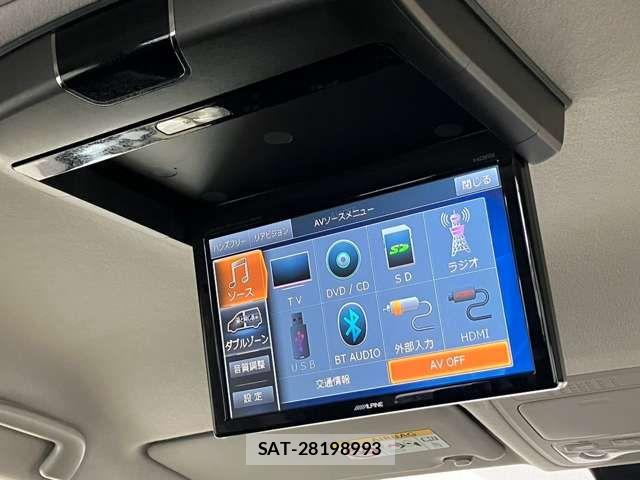 Toyota VOXY 2017-03 8882885-1