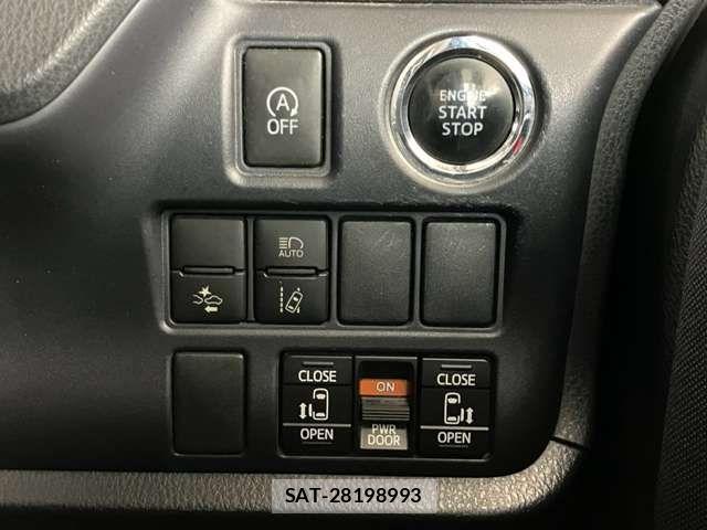 Toyota VOXY 2017-03 8882885-3