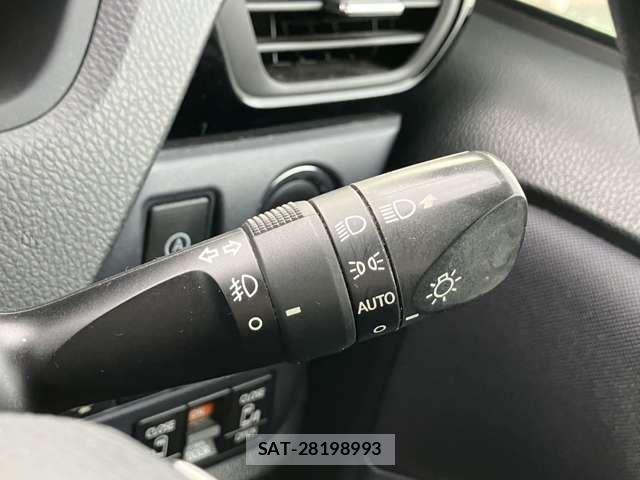 Toyota VOXY 2017-03 8882885-6