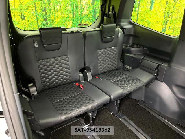 Toyota VOXY 2024-05 8882866-9