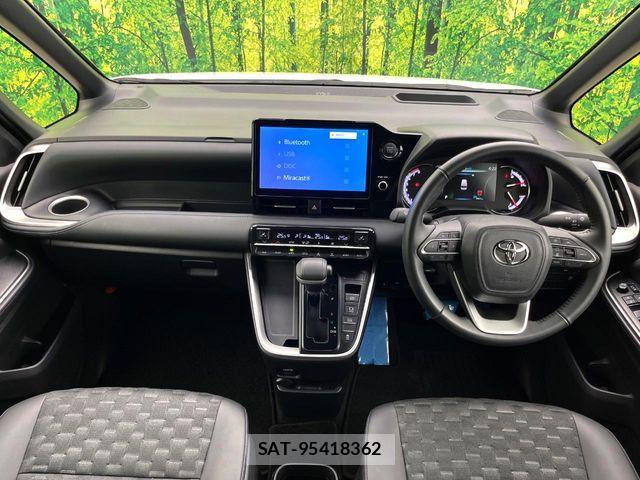 Toyota VOXY 2024-05 8882866-1