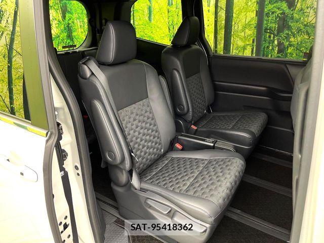 Toyota VOXY 2024-05 8882866-8