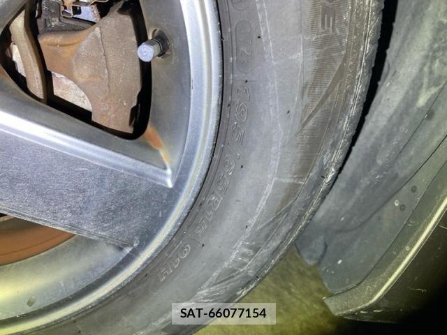 Toyota VOXY 2005-10 8882911-9
