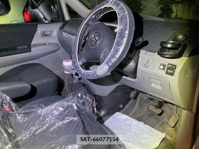 Toyota VOXY 2005-10 8882911-10