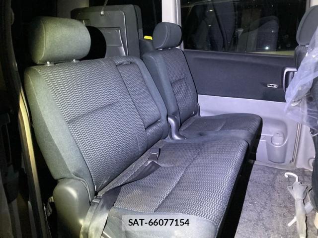 Toyota VOXY 2005-10 8882911-12