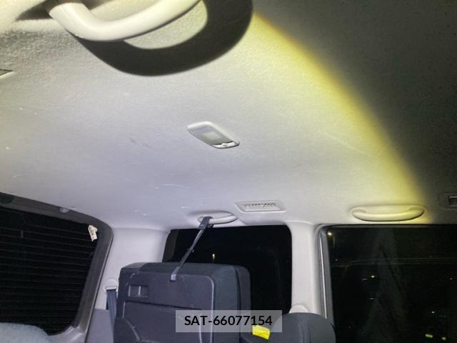 Toyota VOXY 2005-10 8882911-14