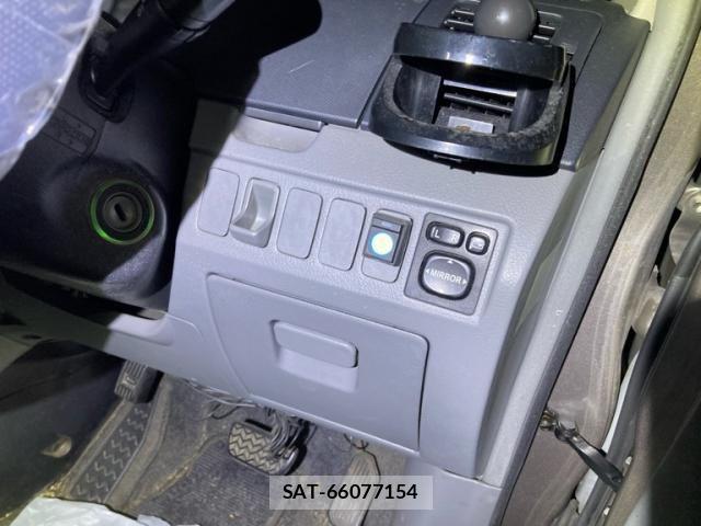 Toyota VOXY 2005-10 8882911-17