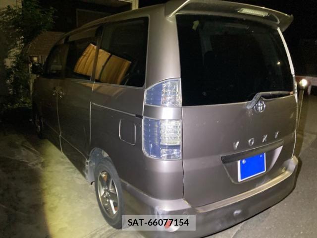 Toyota VOXY 2005-10 8882911-1