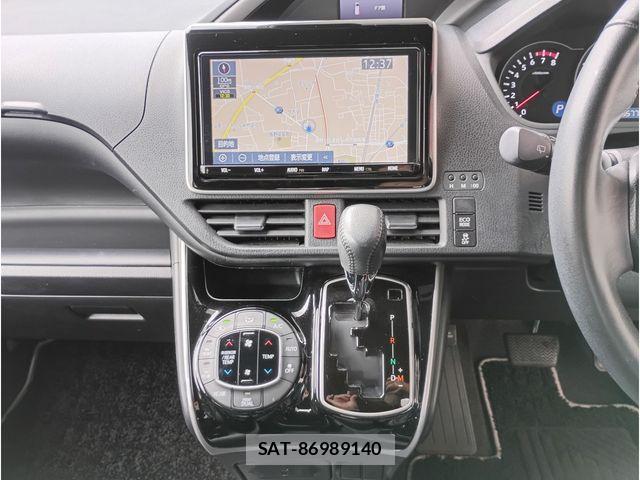 Toyota VOXY 2021-05 8882875-9
