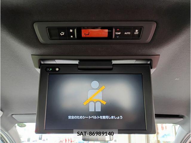 Toyota VOXY 2021-05 8882875-11