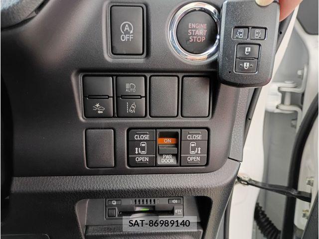 Toyota VOXY 2021-05 8882875-12