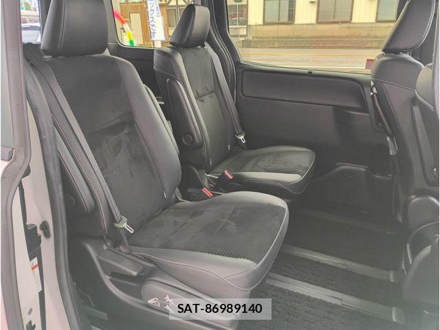 Toyota VOXY 2021-05 8882875-14