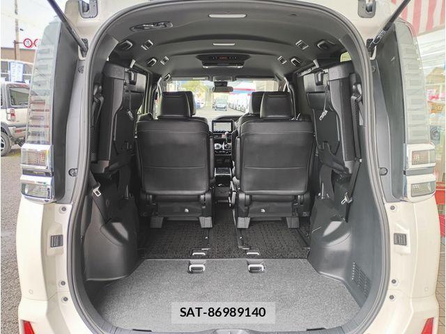 Toyota VOXY 2021-05 8882875-16