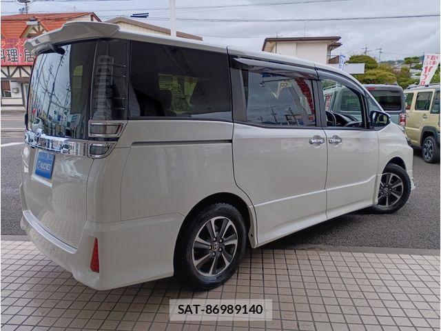 Toyota VOXY 2021-05 8882875-2