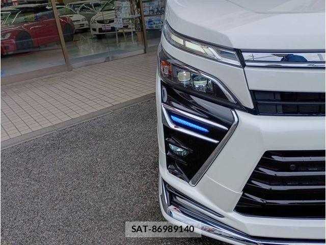 Toyota VOXY 2021-05 8882875-4