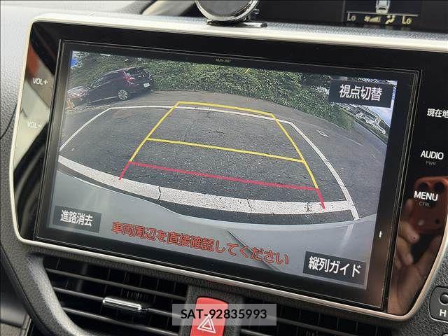 Toyota VOXY 2017-06 8882887-12