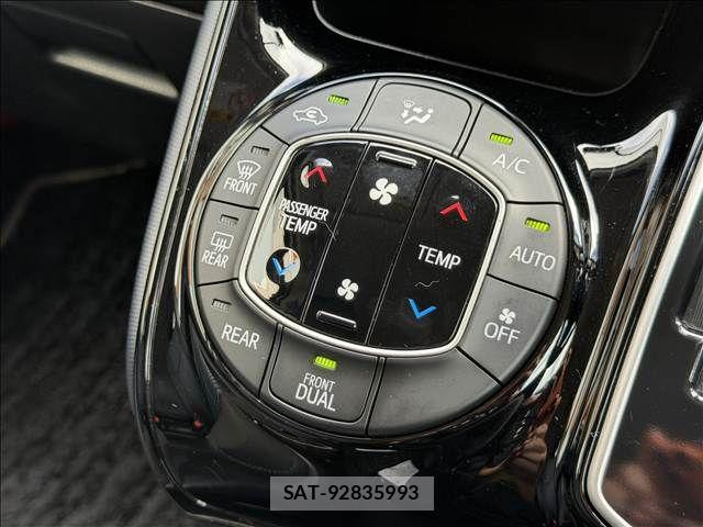 Toyota VOXY 2017-06 8882887-13
