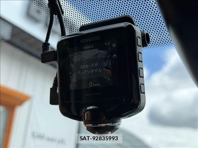 Toyota VOXY 2017-06 8882887-14