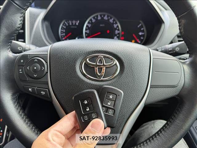 Toyota VOXY 2017-06 8882887-17