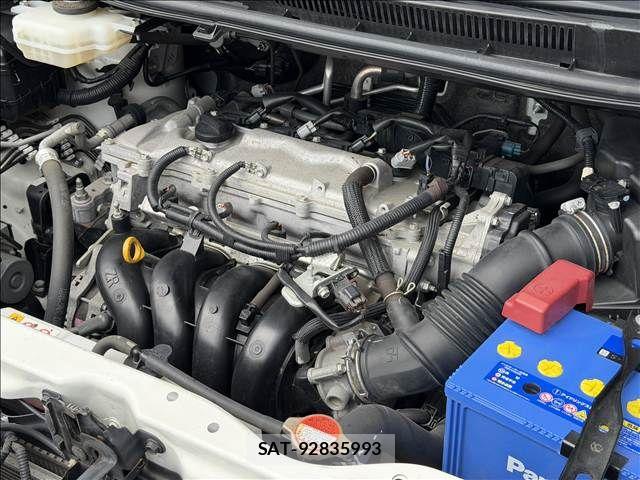 Toyota VOXY 2017-06 8882887-19