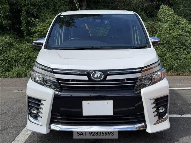 Toyota VOXY 2017-06 8882887-20