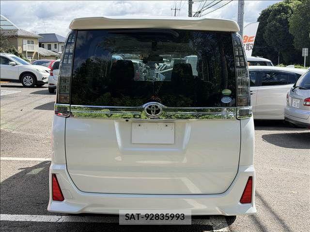 Toyota VOXY 2017-06 8882887-22