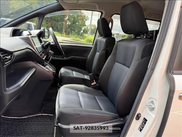 Toyota VOXY 2017-06 8882887-24